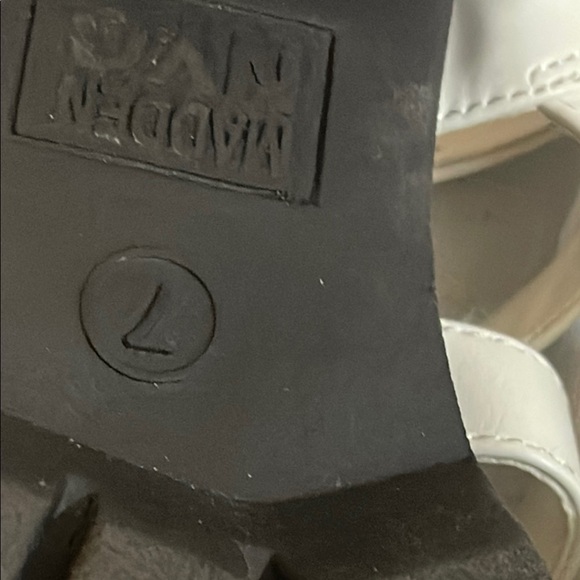 Stylish Black and White Women's Sandals - Picture 6 of 7